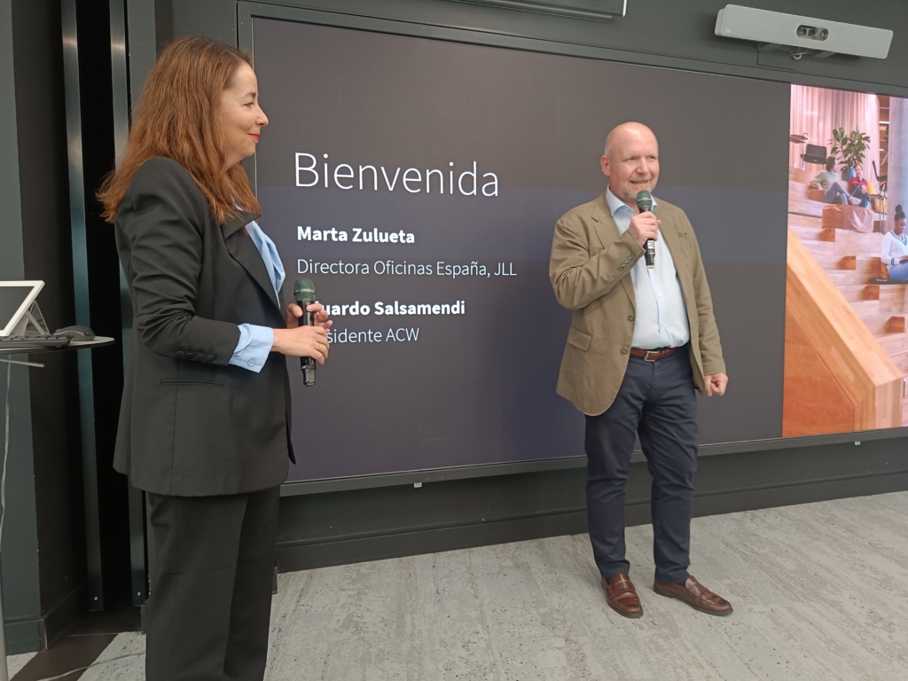 Marta Zulueta y Eduardo salsamendi en evento de presentación de datos coworking 2025