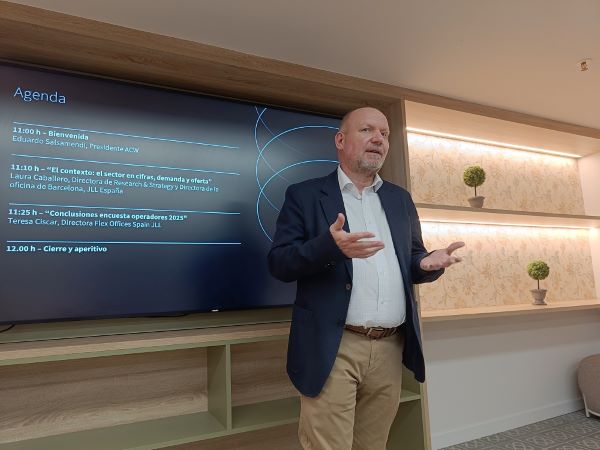 Eduardo Salsamendi , ACW, presentación de datos coworking Barcelona