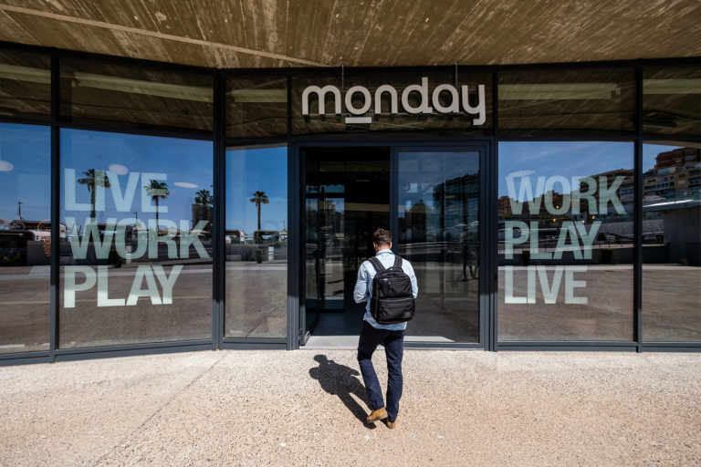 Monday Muelle Uno A 768x512