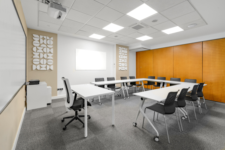 07. Sala de Reuniones 768x512