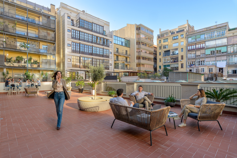 11. Terraza en Pati Barceloni de Manzana Tradicional 768x512